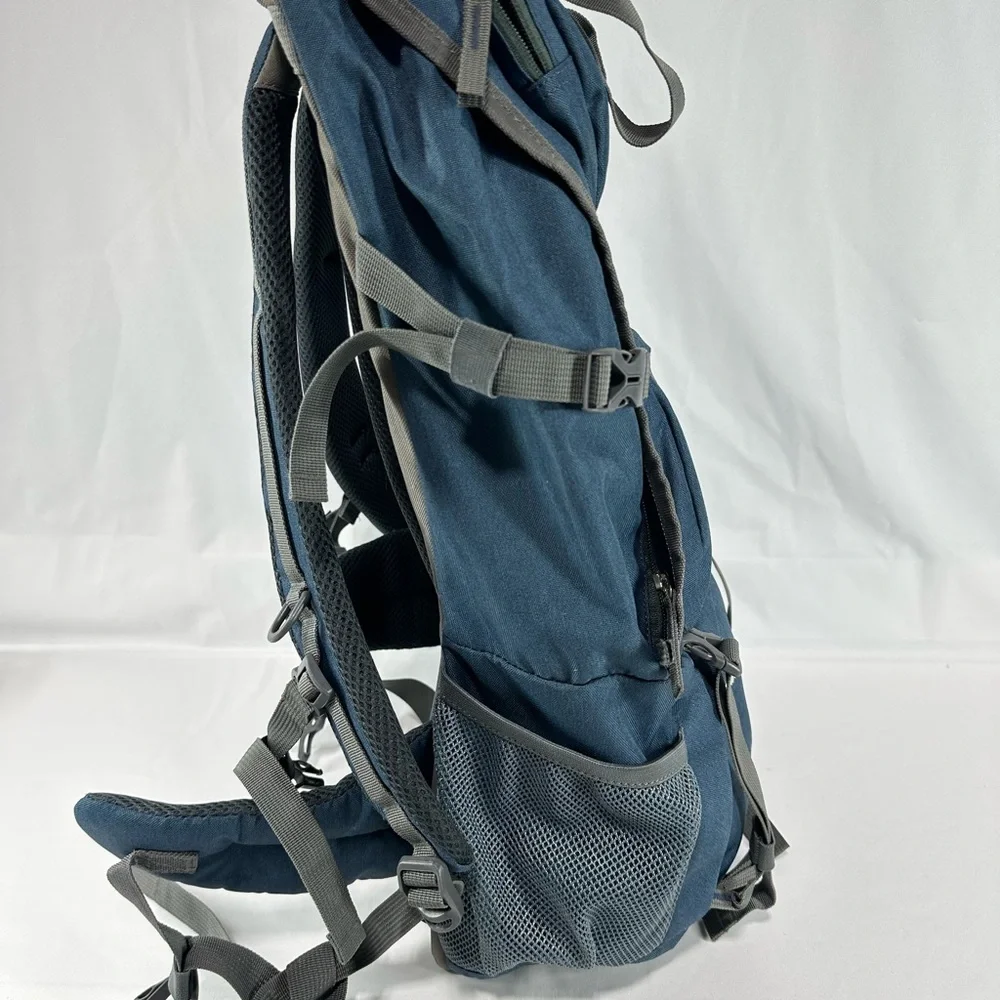 #147 Outdoor Adventure Mountain Top Backpack Traveling 40L w/ Raincover